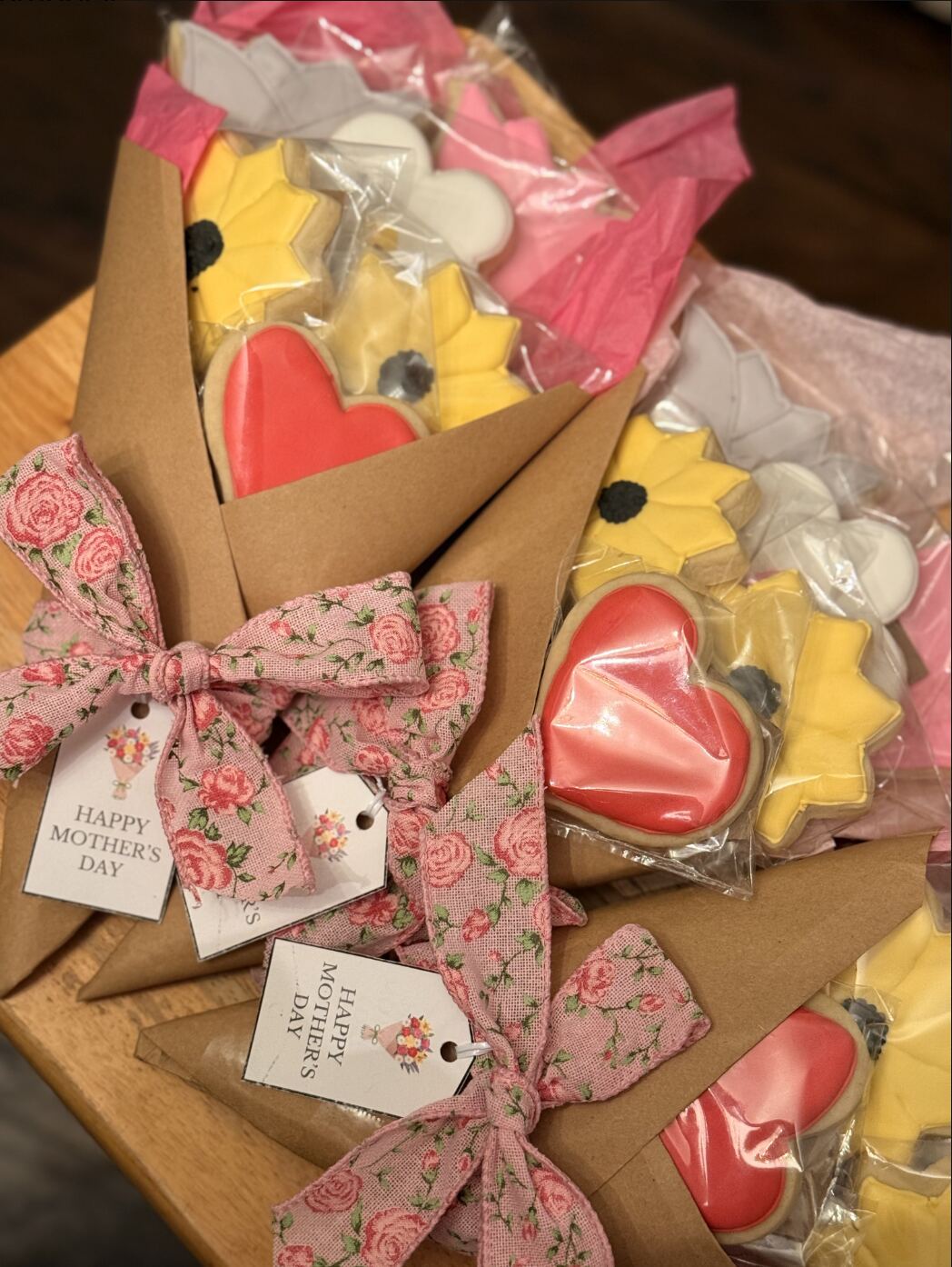 Cookie flower bouquets with floral bows.